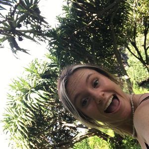 Meet your Posher, Hallie